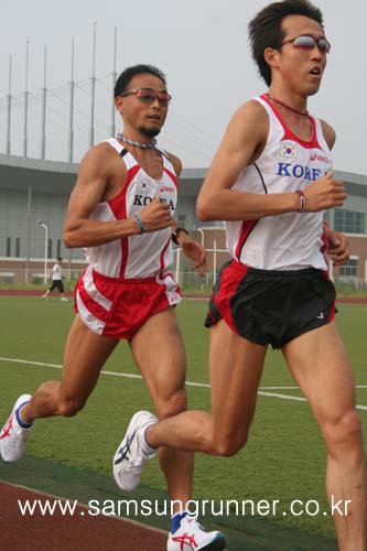 [대련전훈]이봉주ㆍ이명승 더위 적응훈련! 사진